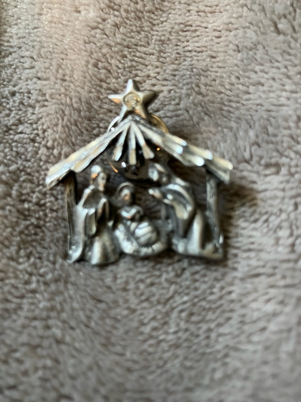Nativity Scene Christmas Lapel Pin – Holy Family & Star of Bethlehem